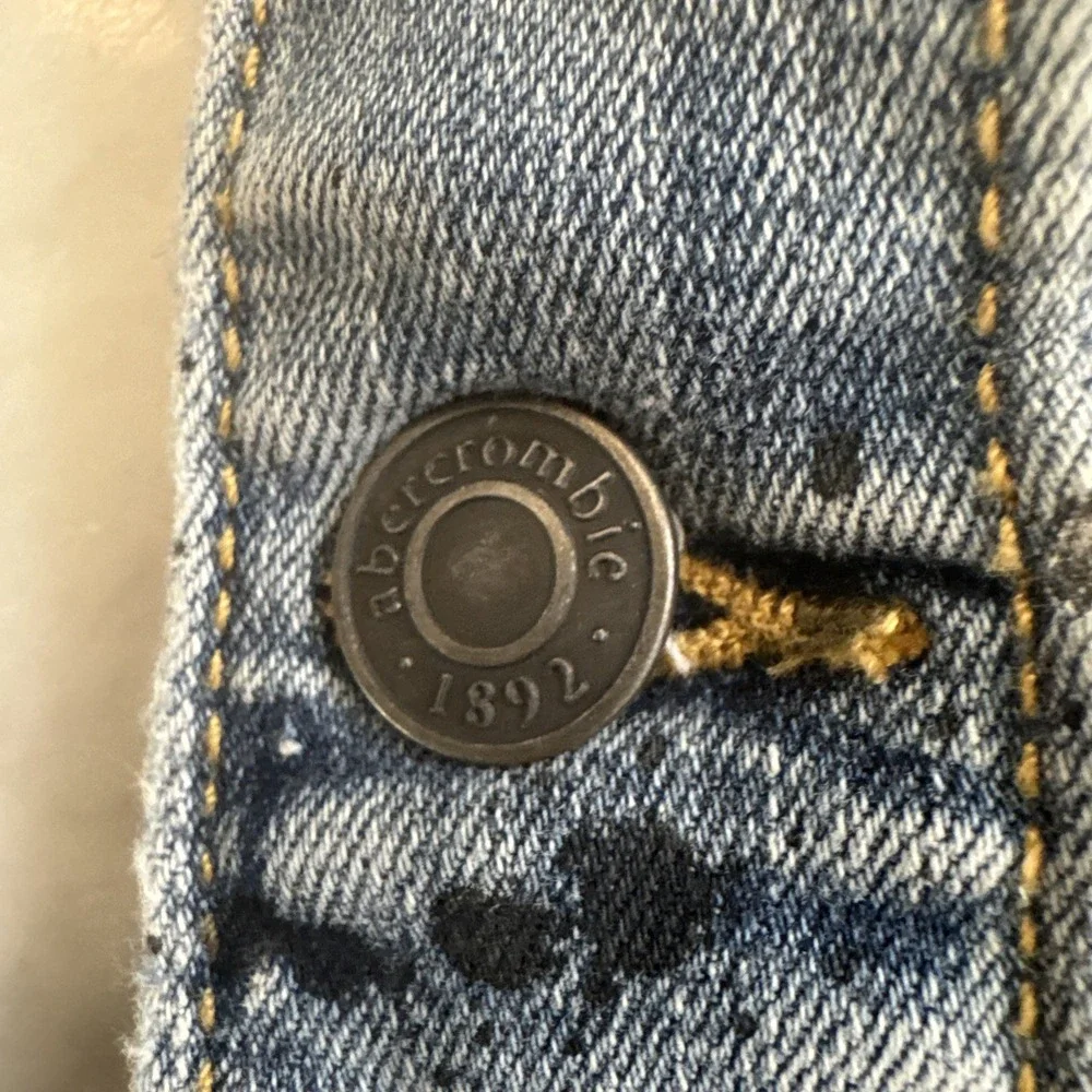 Abercrombie Kids Denim Jacket Size 7/8‎ Blue Paint Splatter Moose Back Graphic